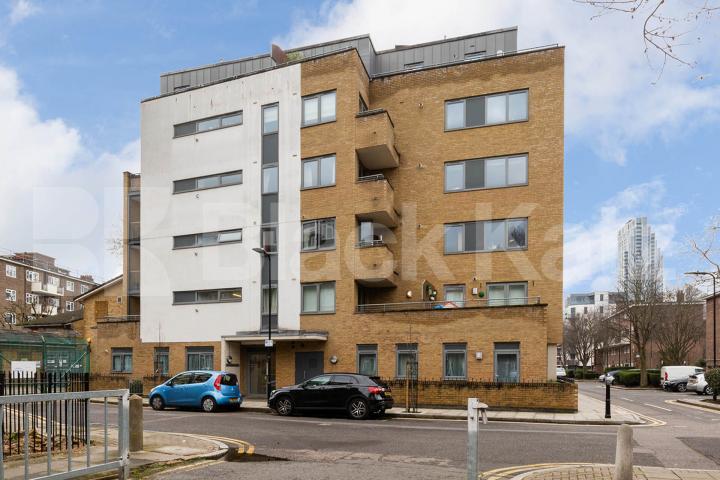 Generous sized studio located within walking distance Old street Station Wenlock Street, Old Street